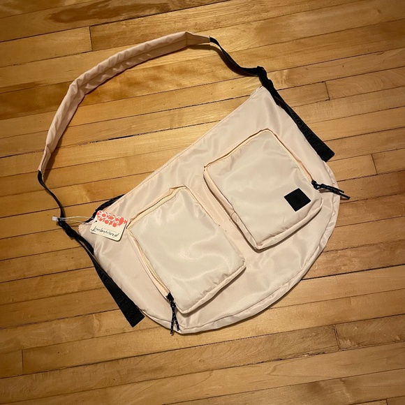 FREE PEOPLE MOVEMENT NWT Trailhead Sling Bag Nylon Adjustable Crossbody Pockets - Picture 2 of 11